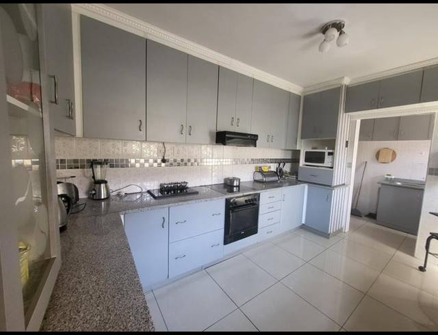 3 BEDROOM HOUSE FOR SALE IN REDCLIFFE